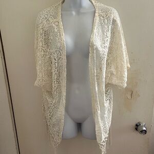 Hollister white crochet fringe kimono small